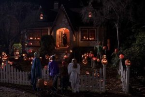 (L-r) ISABELLE DELEUCE as Sara, JEAN LUC BILODEAU as Schraeder, SAMM TODD as Rhonda, ALBERTO GHISHI as Chip and BRITT MCKILLIP as Macy in Warner Bros. Pictures and Legendary PicturesÕ horror thriller ÒTrick Ôr Treat,Ó distributed by Warner Bros. Pictures. PHOTOGRAPHS TO BE USED SOLELY FOR ADVERTISING, PROMOTION, PUBLICITY OR REVIEWS OF THIS SPECIFIC MOTION PICTURE AND TO REMAIN THE PROPERTY OF THE STUDIO. NOT FOR SALE OR REDISTRIBUTION.