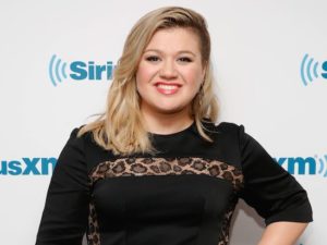 Kelly Clarkson.Celebrities. Fat.