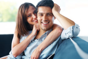 couple.happy.couch.