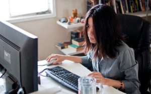 woman.staring.computer.