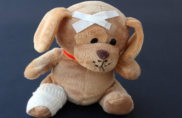 Doctor ‘Operates’ On Stuffed Animals To Make Child Patients Feel Better