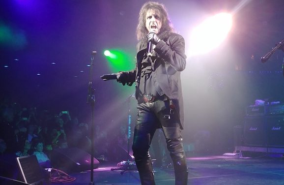 Alice Cooper Brings Back the Christmas Spirit