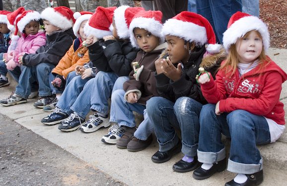 Four Easy Ways to Give Back to Your Community During the Holidays